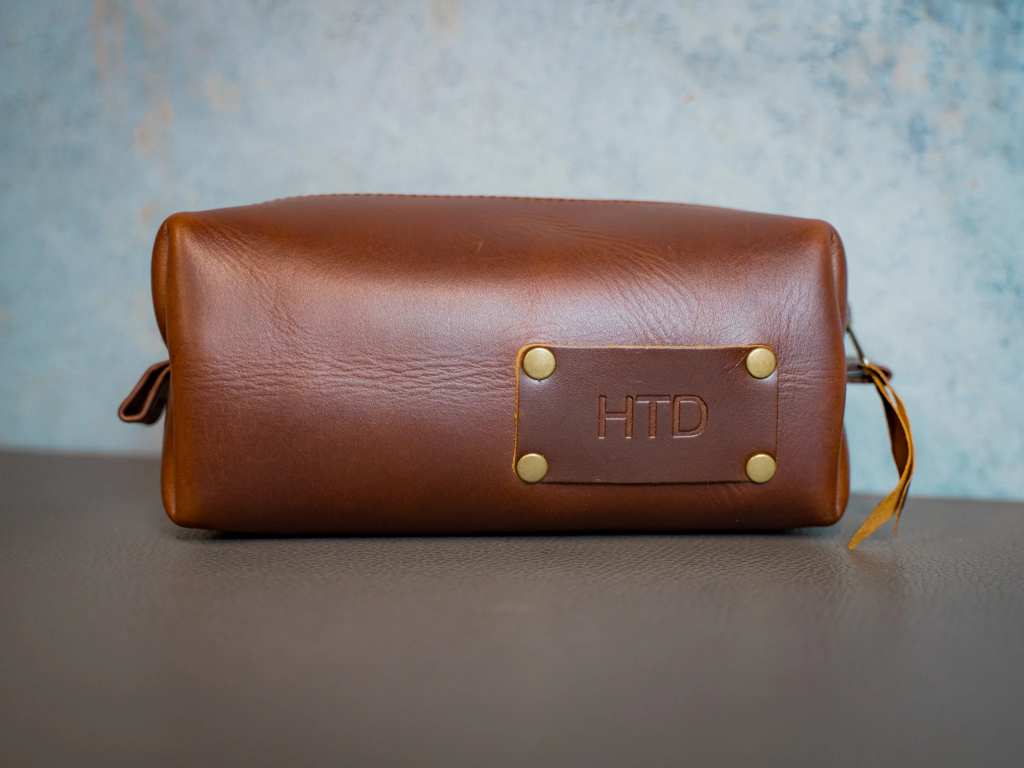 Milwaukee Leather Dopp Kit with Handle - Chestnut - Image 6