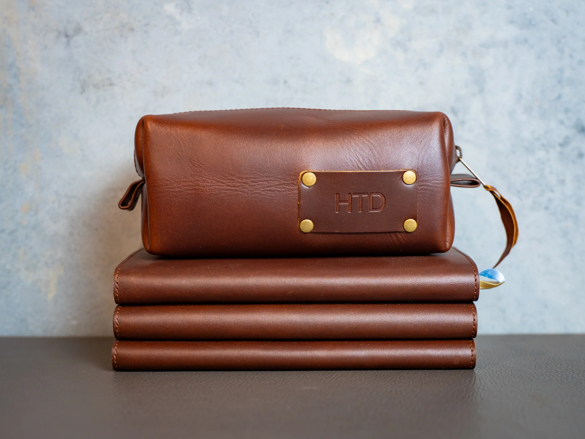 Milwaukee Leather Dopp Kit with Handle - Chestnut - Image 7