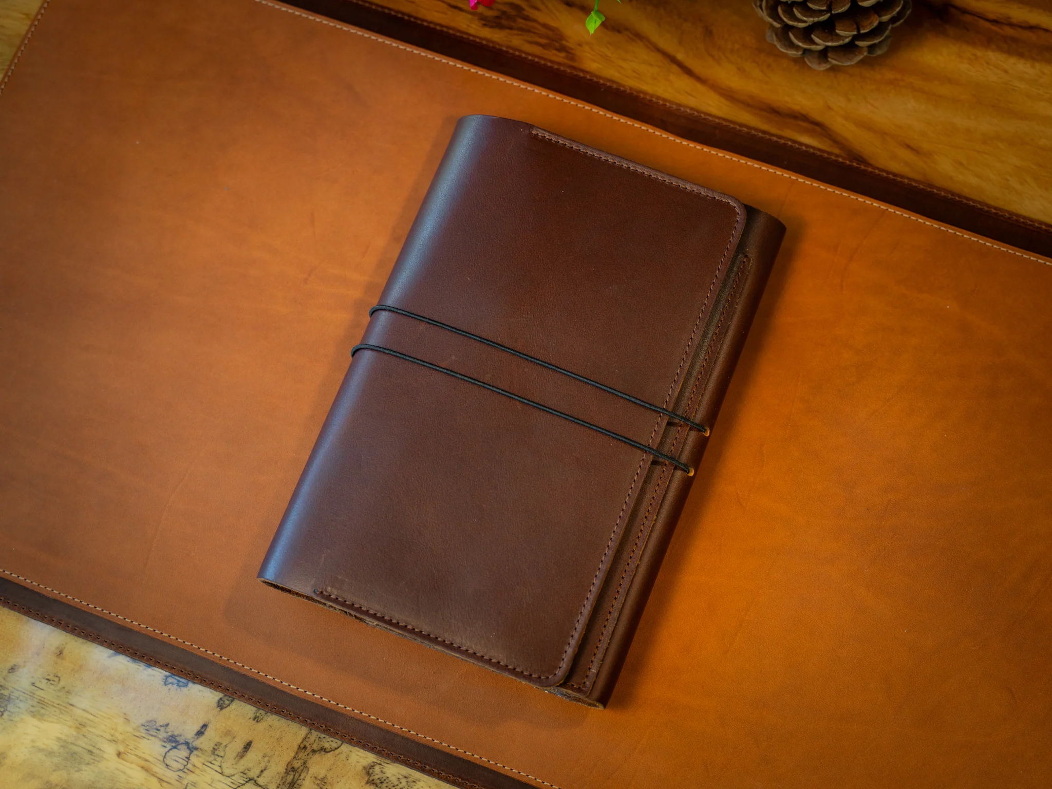 Milwaukee Leather Padfolio Pro - Chestnut - Image 3