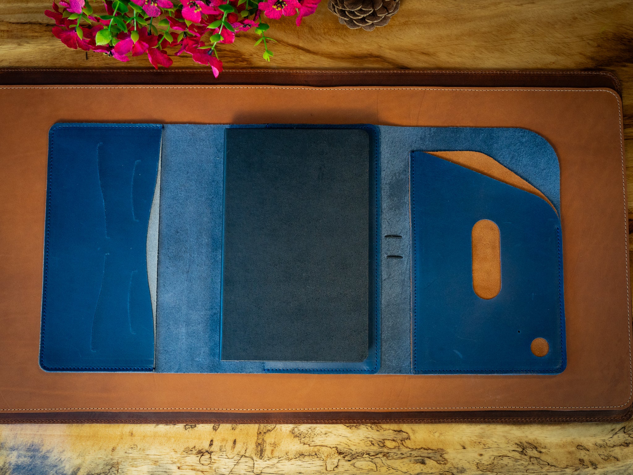 Milwaukee Leather Padfolio Pro - Navy - Image 4